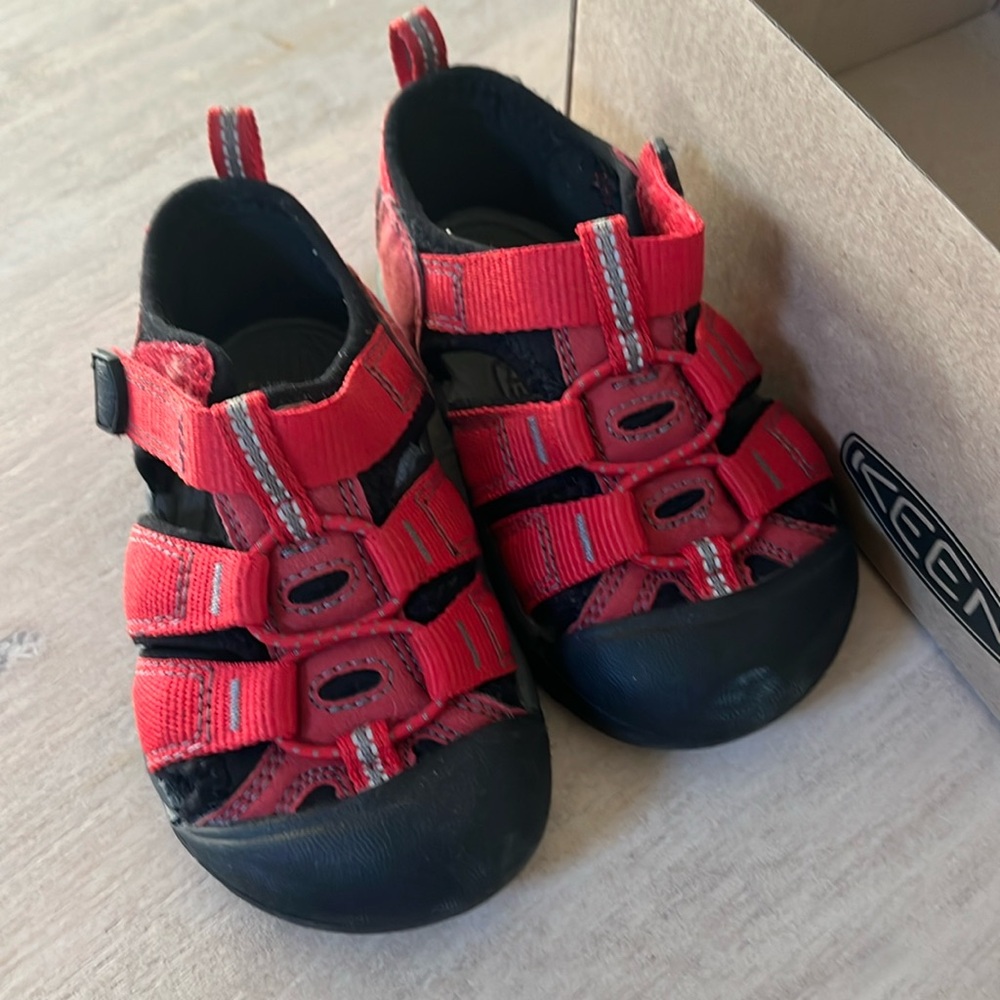 Keen baby size 6